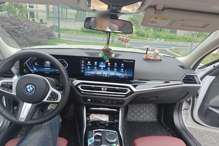 Used BMW i3 2024 eDrive 35 L Center Console
