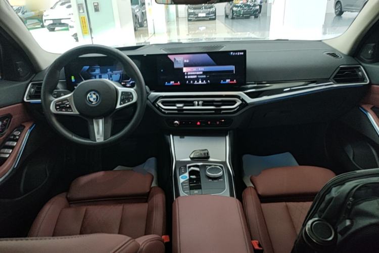 Used BMW i3 2024 eDrive 40 L Midnight Sports Package Center Console