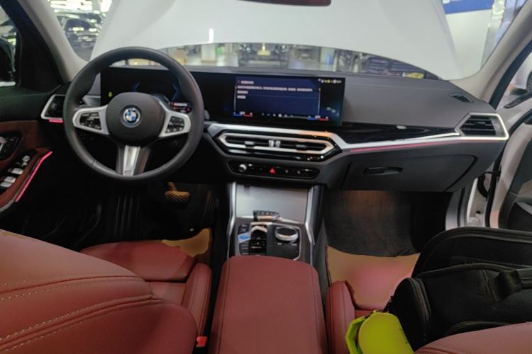 Used BMW i3 2024 eDrive 40 L Midnight Edition Center Console