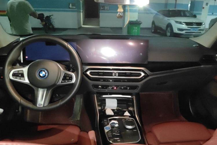 Used BMW i3 2024 eDrive 35 L Center Console