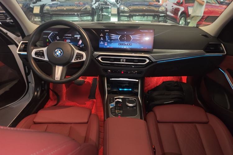 Used BMW i3 2024 eDrive 40 L Midnight Edition Center Console