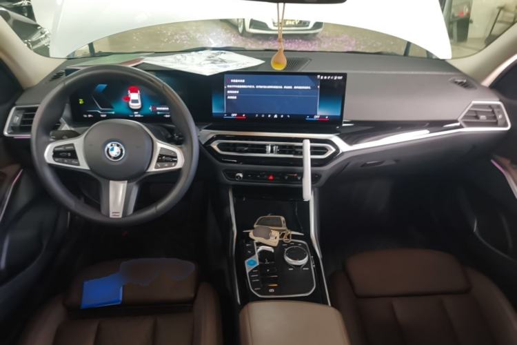 Used BMW i3 2024 eDrive 35 L Center Console