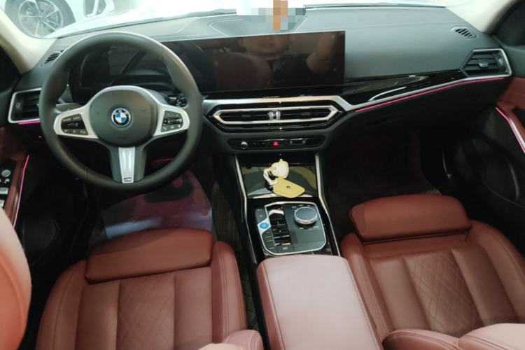 Used BMW i3 2024 eDrive 35 L Center Console