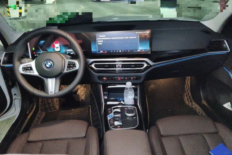 Used BMW i3 2024 eDrive 35 L Center Console