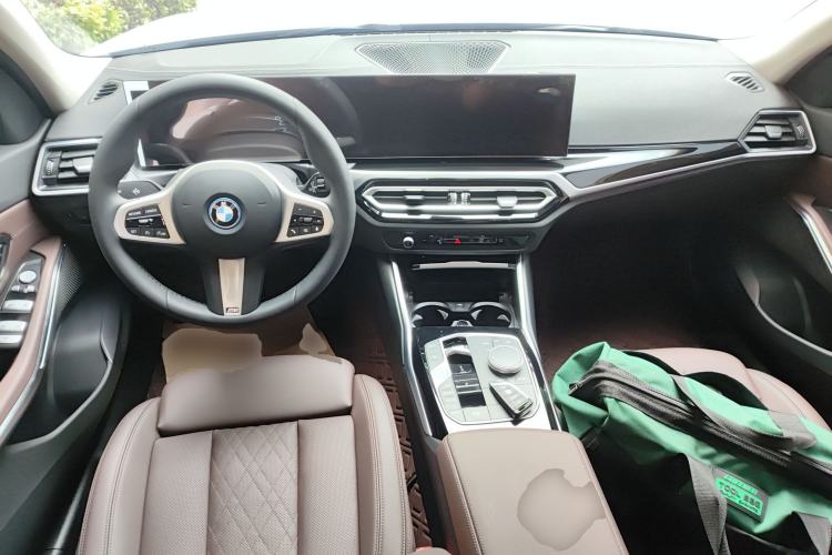 Used BMW i3 2024 eDrive 35 L Center Console