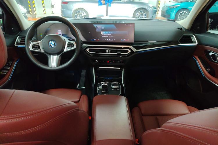 Used BMW i3 2024 eDrive 35 L Center Console