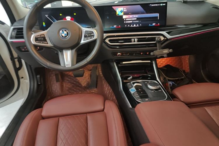Used BMW i3 2024 eDrive 35 L Center Console