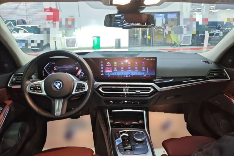 Used BMW i3 2024 eDrive 40 L Midnight Sports Package Center Console