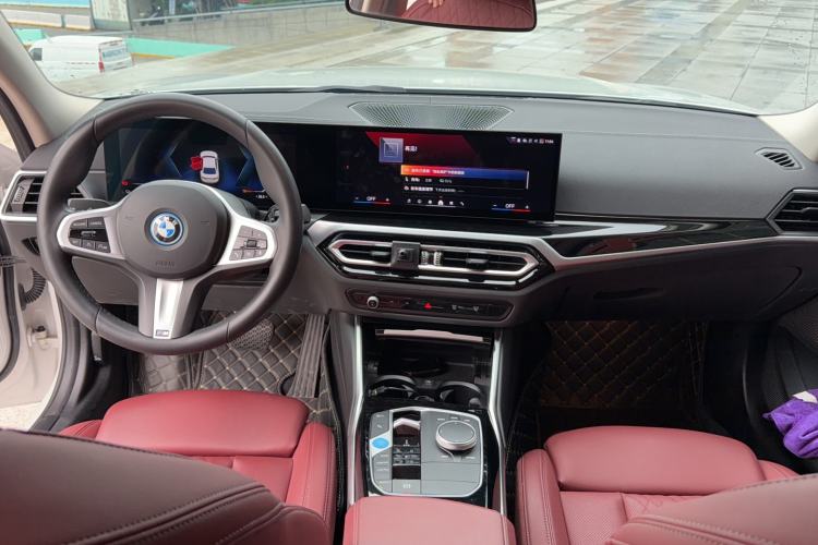 Used BMW i3 2024 eDrive 35 L Center Console