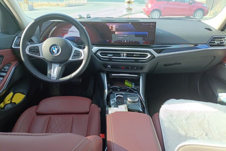 Used BMW i3 2024 eDrive 35 L Center Console