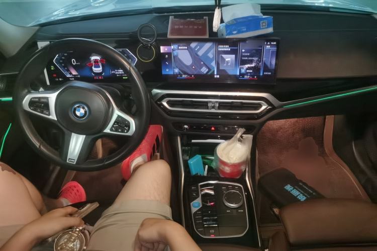 Used BMW i3 2024 eDrive 35 L Center Console