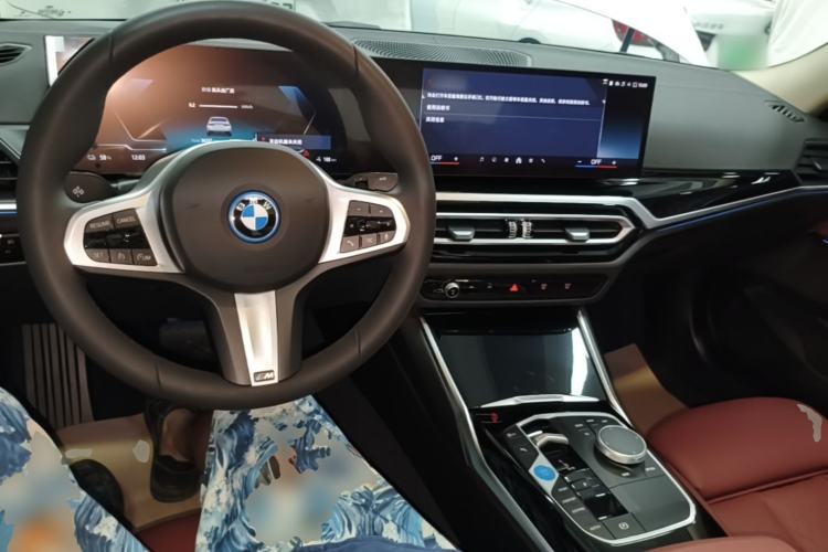 Used BMW i3 2024 eDrive 35 L Center Console