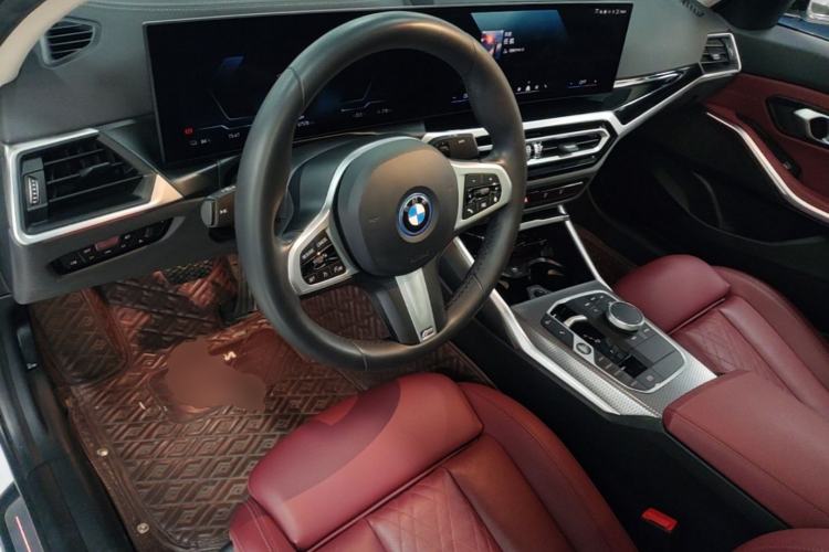 Used BMW i3 2024 eDrive 40 L Midnight Edition Center Console