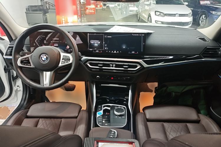 Used BMW i3 2024 eDrive 35 L Center Console