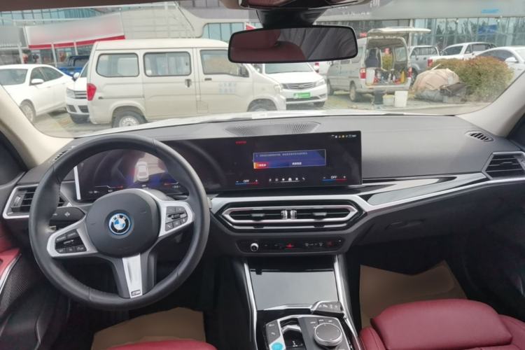 Used BMW i3 2024 eDrive 35 L Center Console