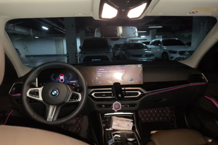 Used BMW i3 2024 eDrive 40 L Midnight Edition Center Console