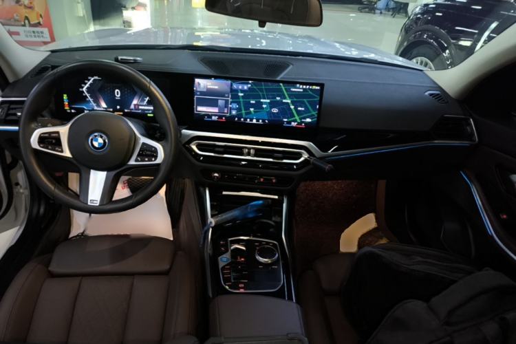 Used BMW i3 2024 eDrive 35 L Center Console