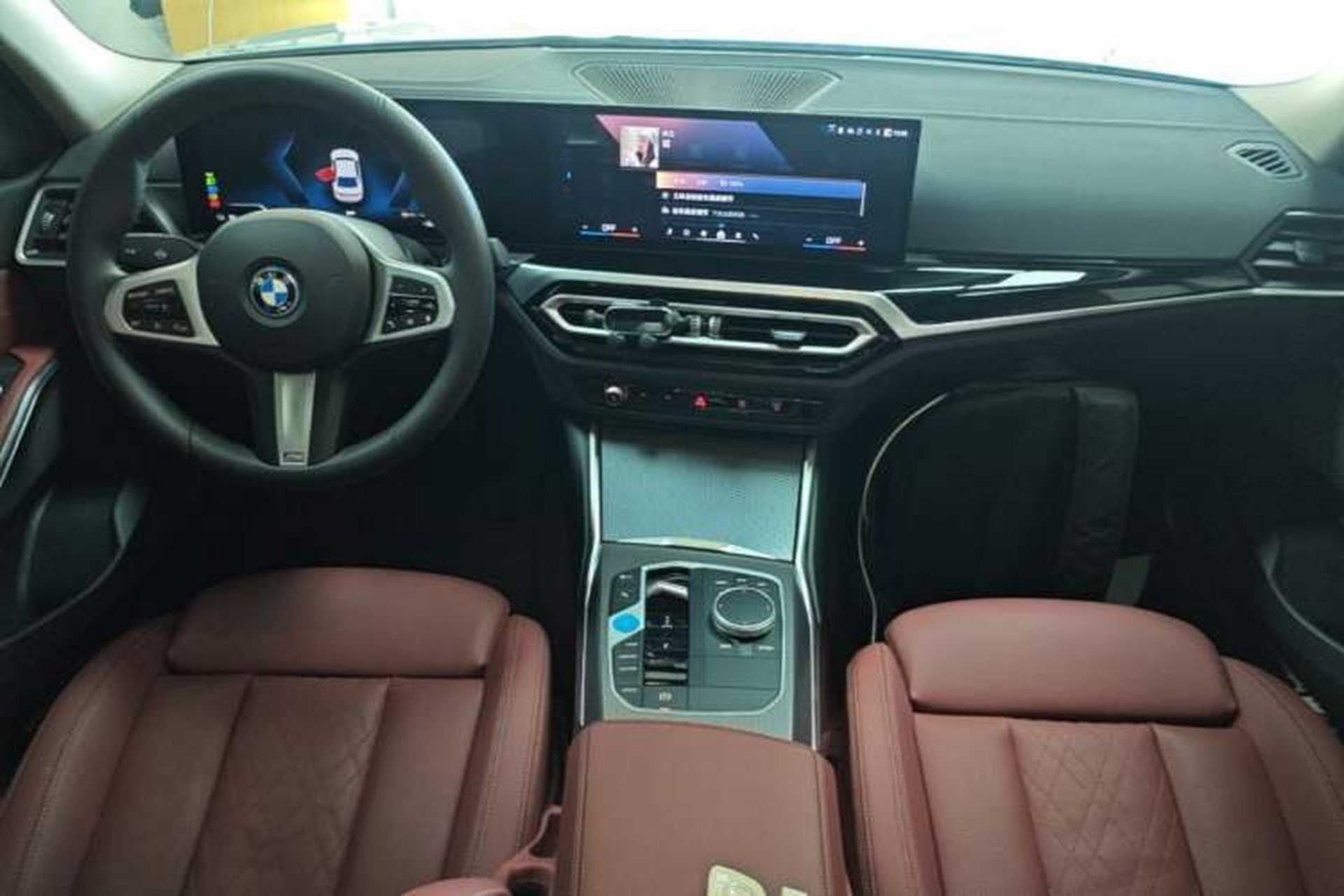 Used BMW i3 2024 eDrive 40 L Midnight Edition Center Console