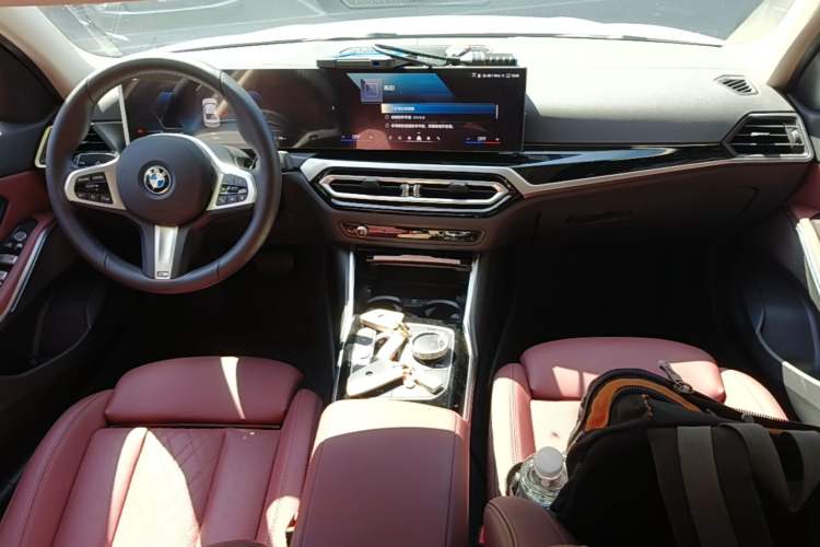 Used BMW i3 2024 eDrive 35 L Center Console