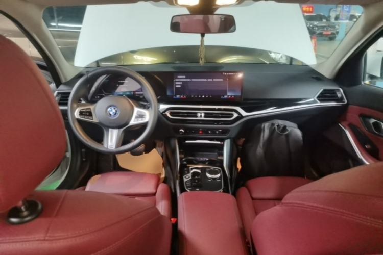 Used BMW i3 2024 eDrive 35 L Center Console