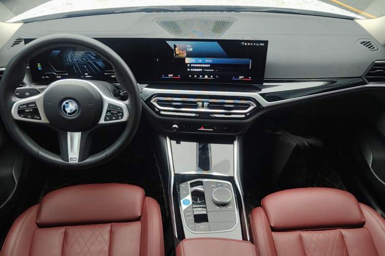Used BMW i3 2024 eDrive 35 L Center Console