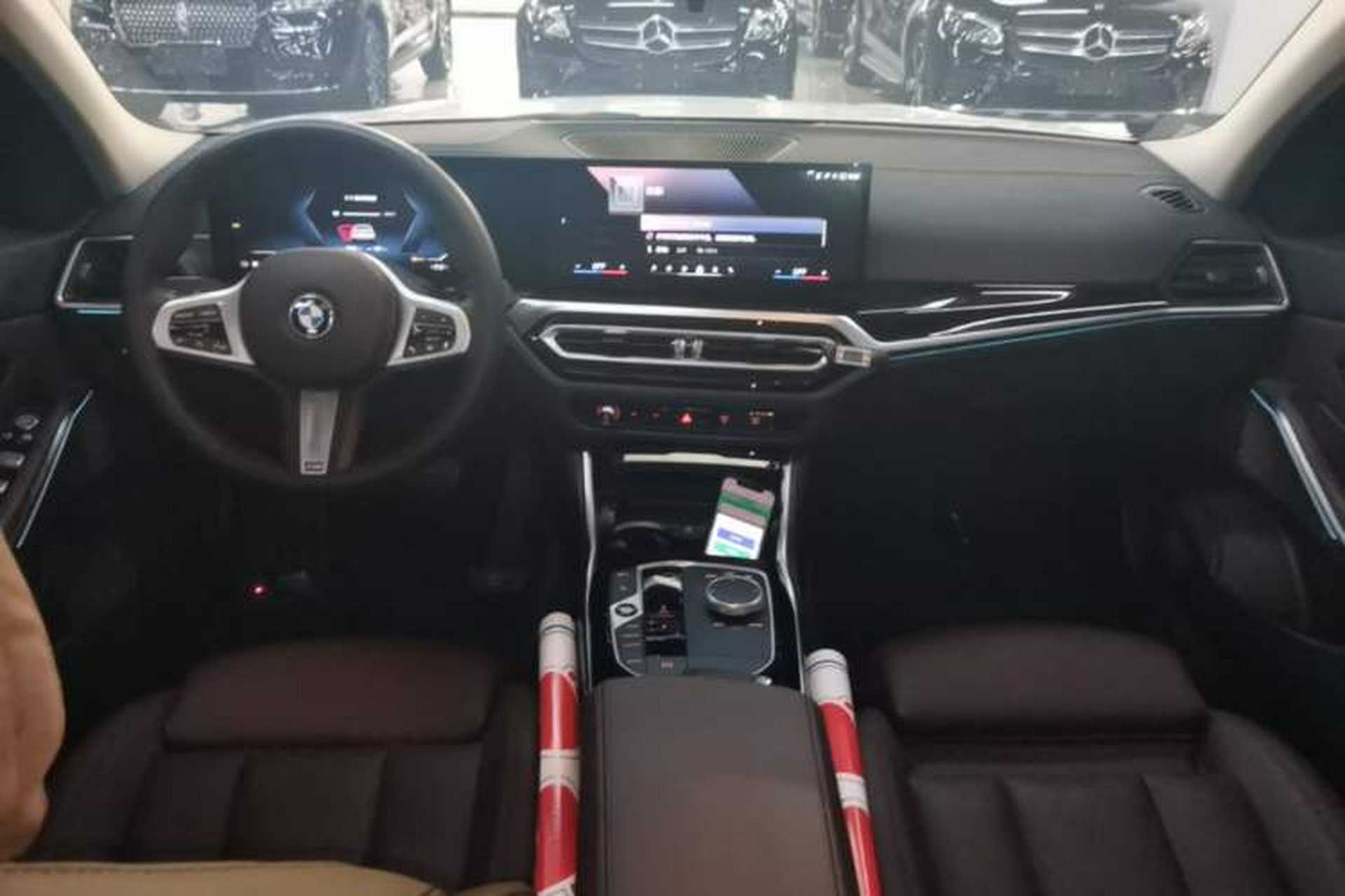 Used BMW i3 2024 eDrive 35 L Center Console