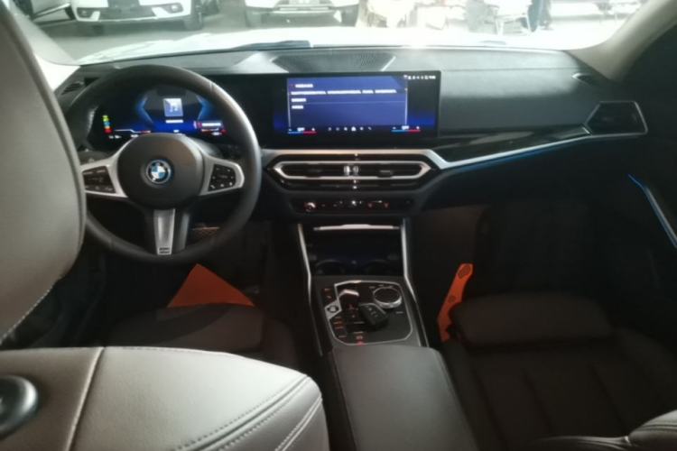 Used BMW i3 2024 eDrive 40 L Midnight Edition Center Console