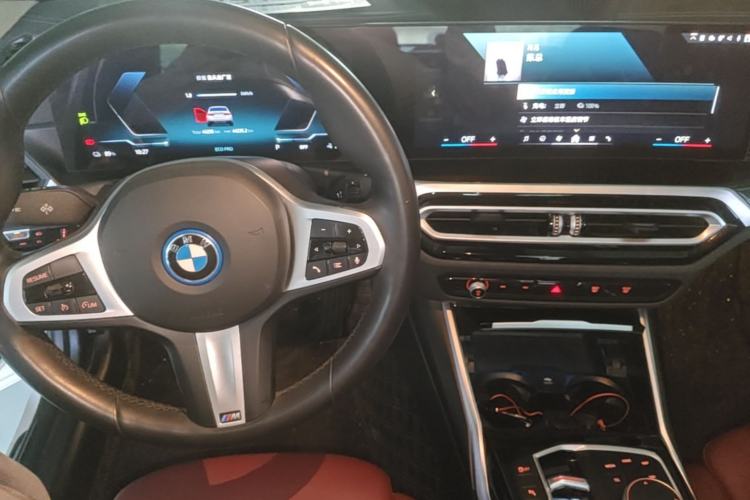 Used BMW i3 2024 eDrive 35 L Center Console