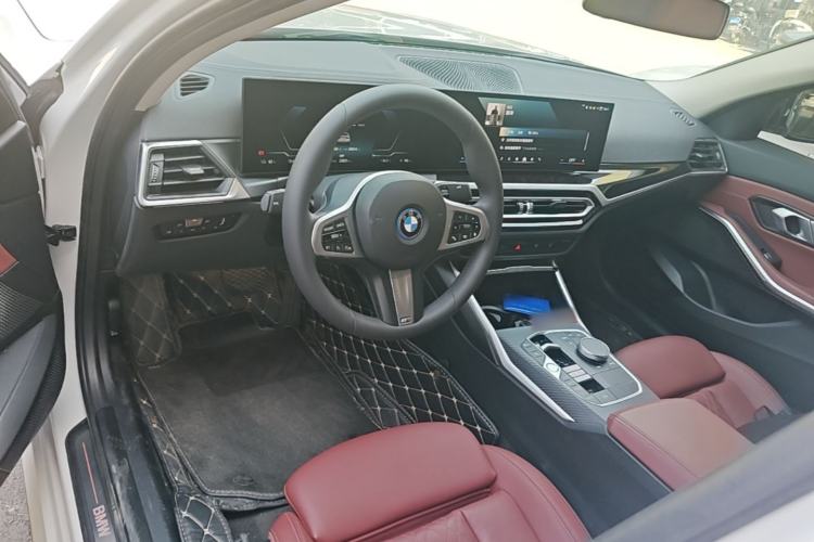 Used BMW i3 2024 eDrive 40 L Midnight Edition Center Console