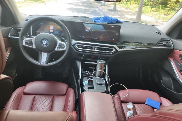 Used BMW i3 2024 eDrive 35 L Center Console