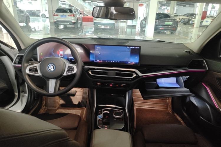 Used BMW i3 2024 eDrive 35 L Center Console