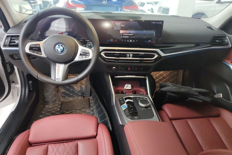 Used BMW i3 2024 eDrive 40 L Midnight Edition Center Console