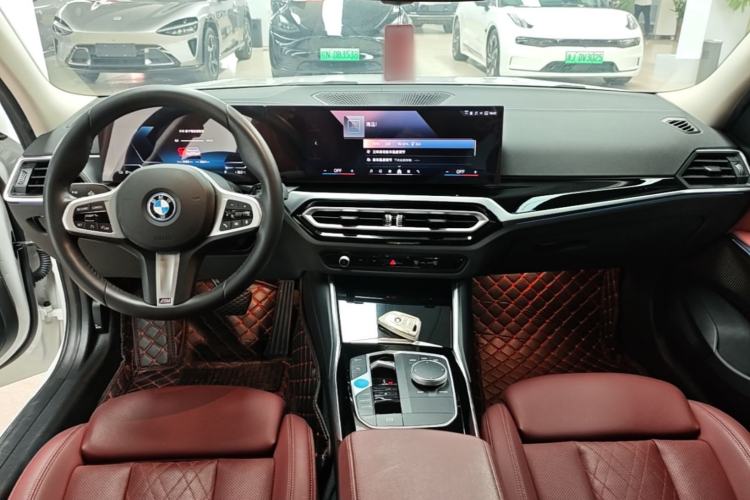 Used BMW i3 2024 eDrive 35 L Center Console