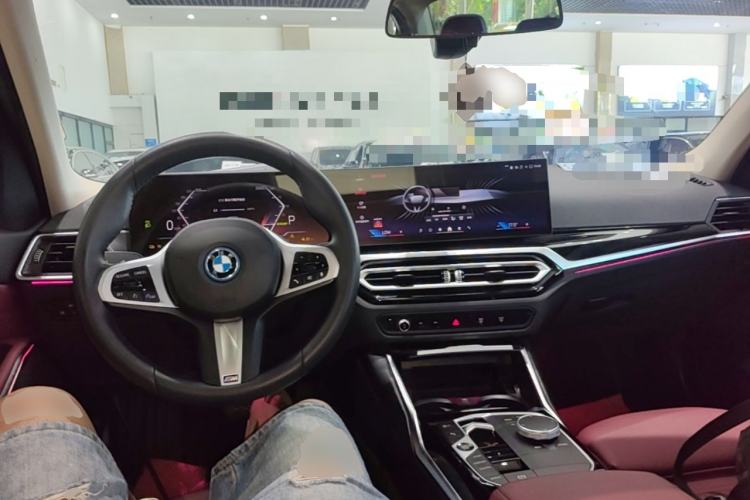 Used BMW i3 2024 eDrive 35 L Center Console