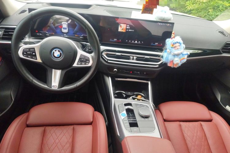 Used BMW i3 2024 eDrive 40 L Midnight Sports Package Center Console