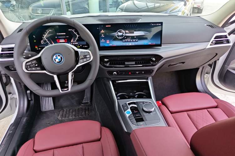 Used BMW i3 2024 eDrive 35 L Center Console