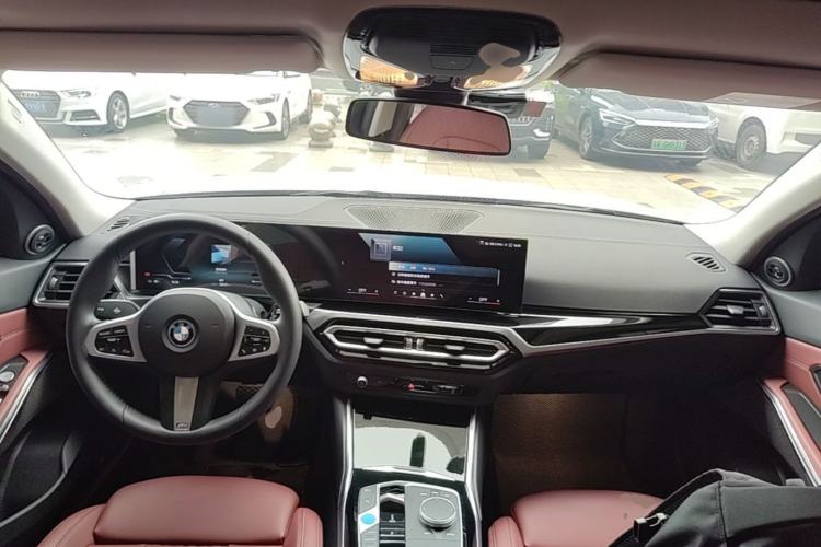 Used BMW i3 2024 eDrive 35 L Center Console
