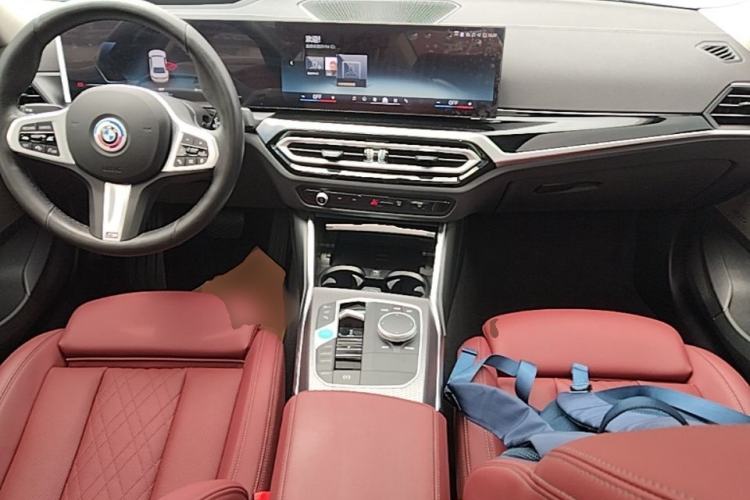 Used BMW i3 2024 eDrive 40 L Midnight Sports Package Center Console