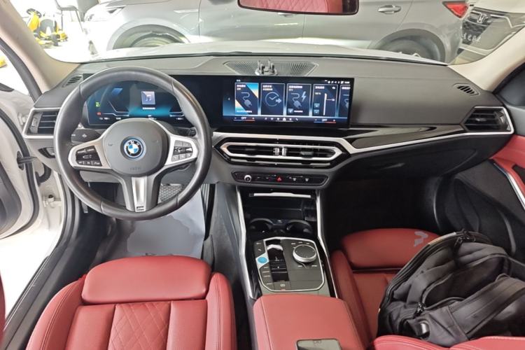 Used BMW i3 2024 eDrive 35 L Center Console