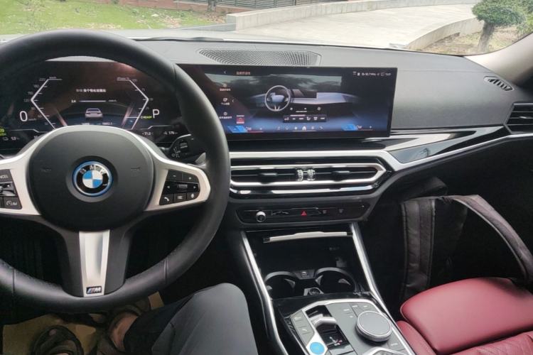 Used BMW i3 2024 eDrive 35 L Center Console
