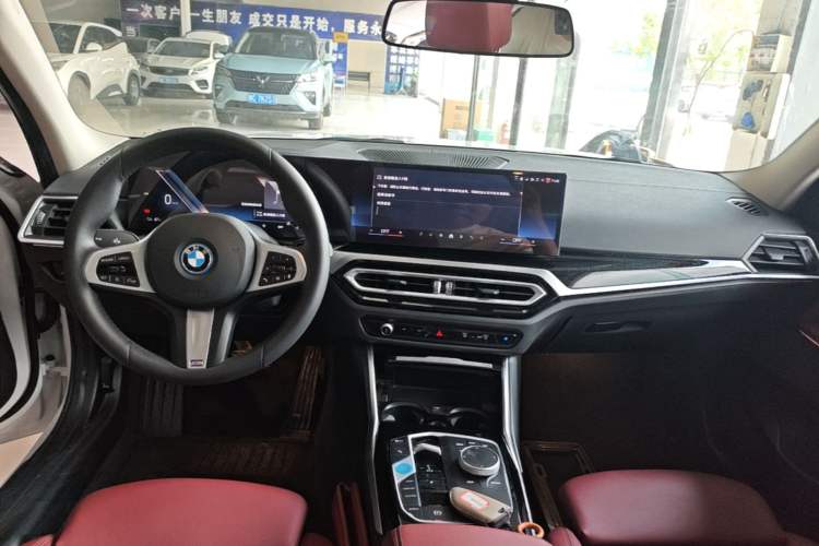 Used BMW i3 2024 eDrive 35 L Center Console