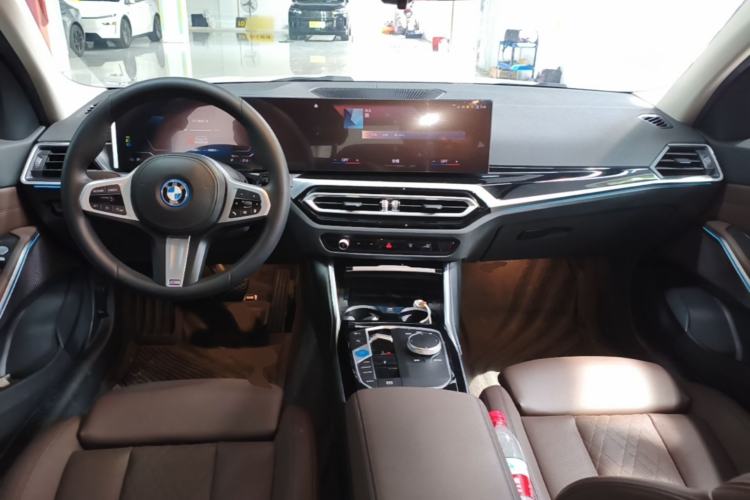 Used BMW i3 2024 eDrive 35 L Center Console