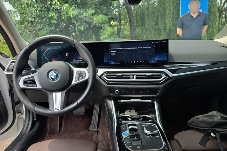Used BMW i3 2024 eDrive 35 L Center Console