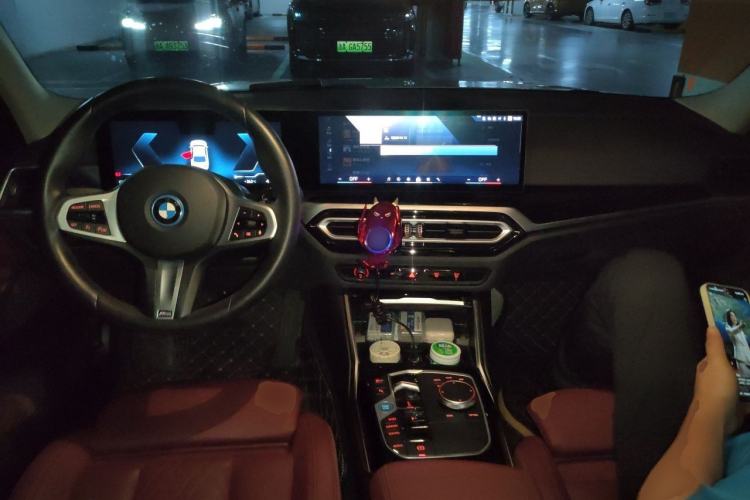 Used BMW i3 2024 eDrive 35 L Center Console