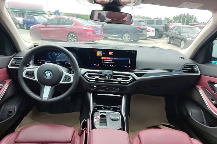 Used BMW i3 2024 eDrive 35 L Center Console