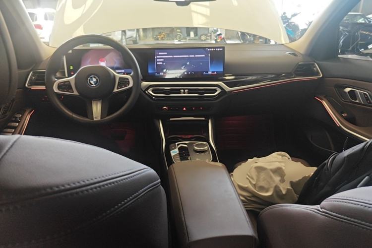 Used BMW i3 2024 eDrive 35 L Center Console
