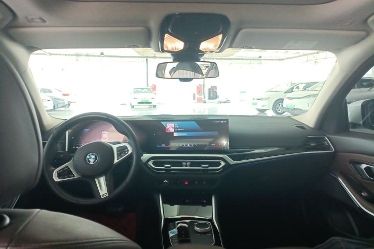 Used BMW i3 2024 eDrive 35 L Center Console