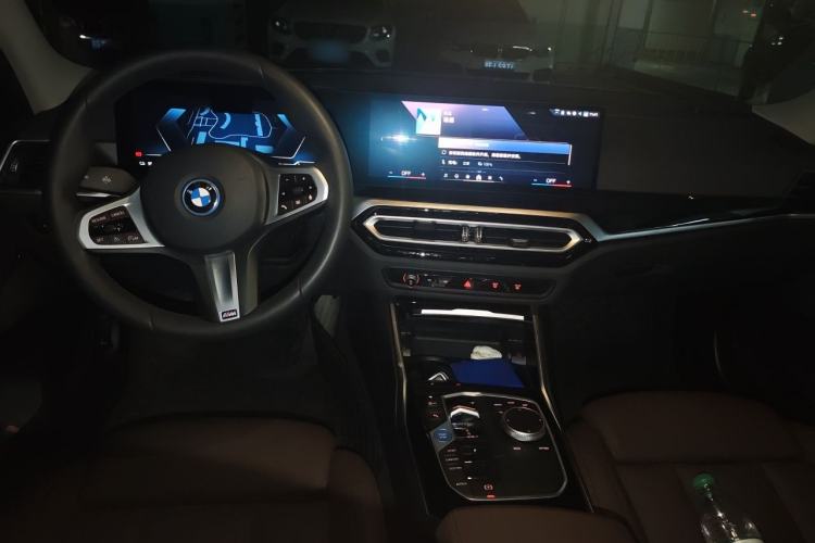 Used BMW i3 2024 eDrive 35 L Center Console