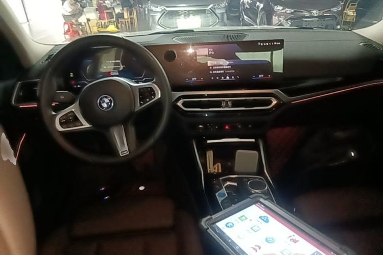 Used BMW i3 2024 eDrive 35 L Center Console