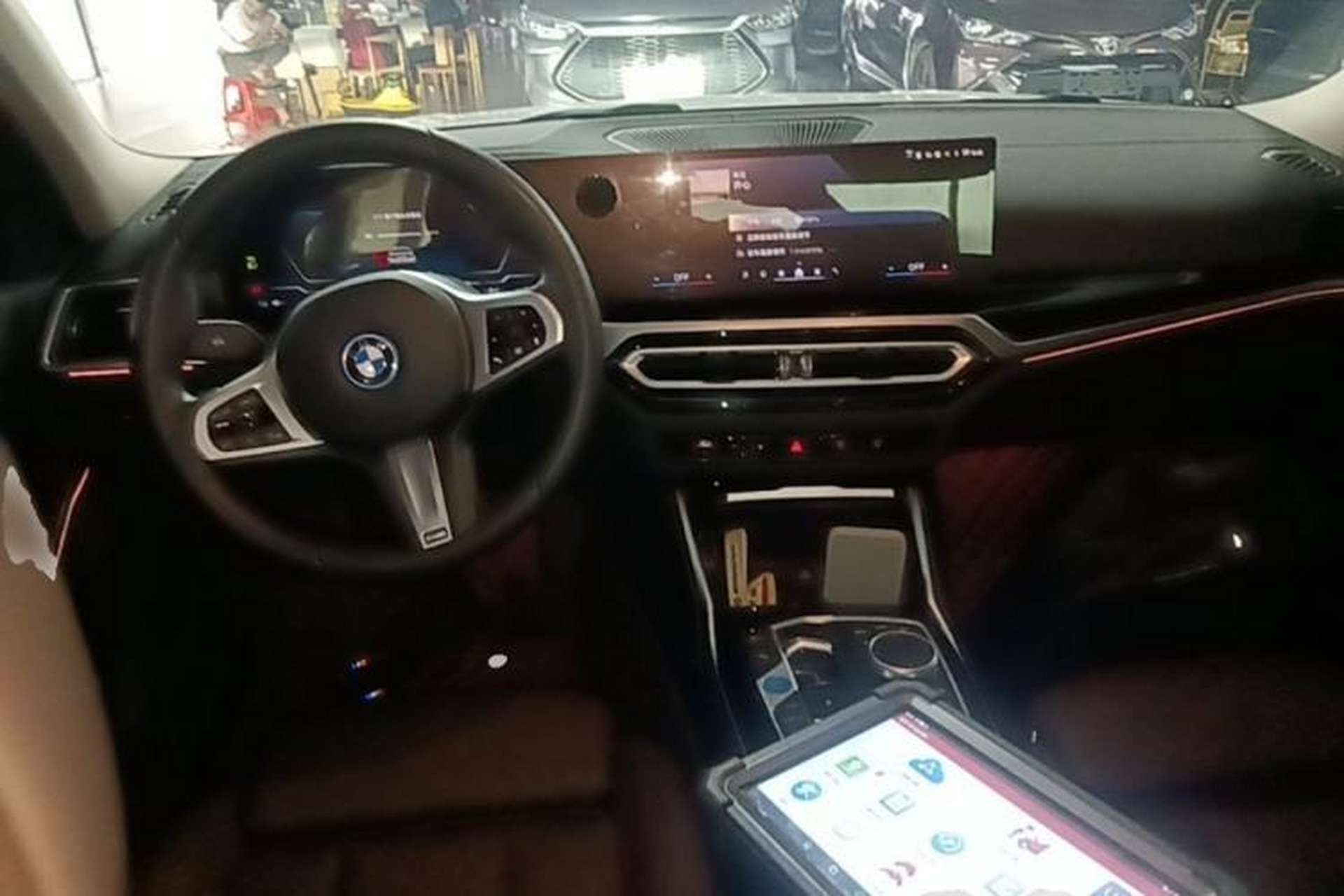 Used BMW i3 2024 eDrive 35 L Center Console